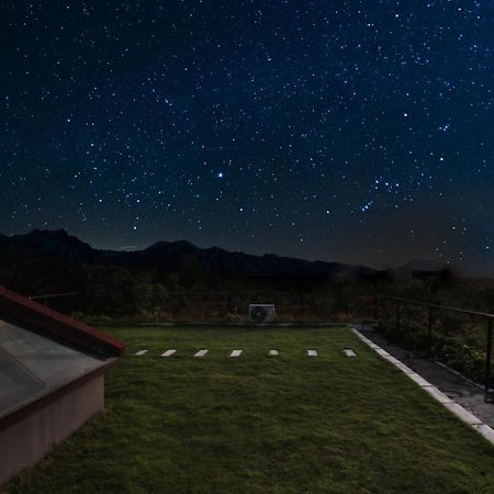 Villa Ambara Sumberkima Баньюведанг Экстерьер фото
